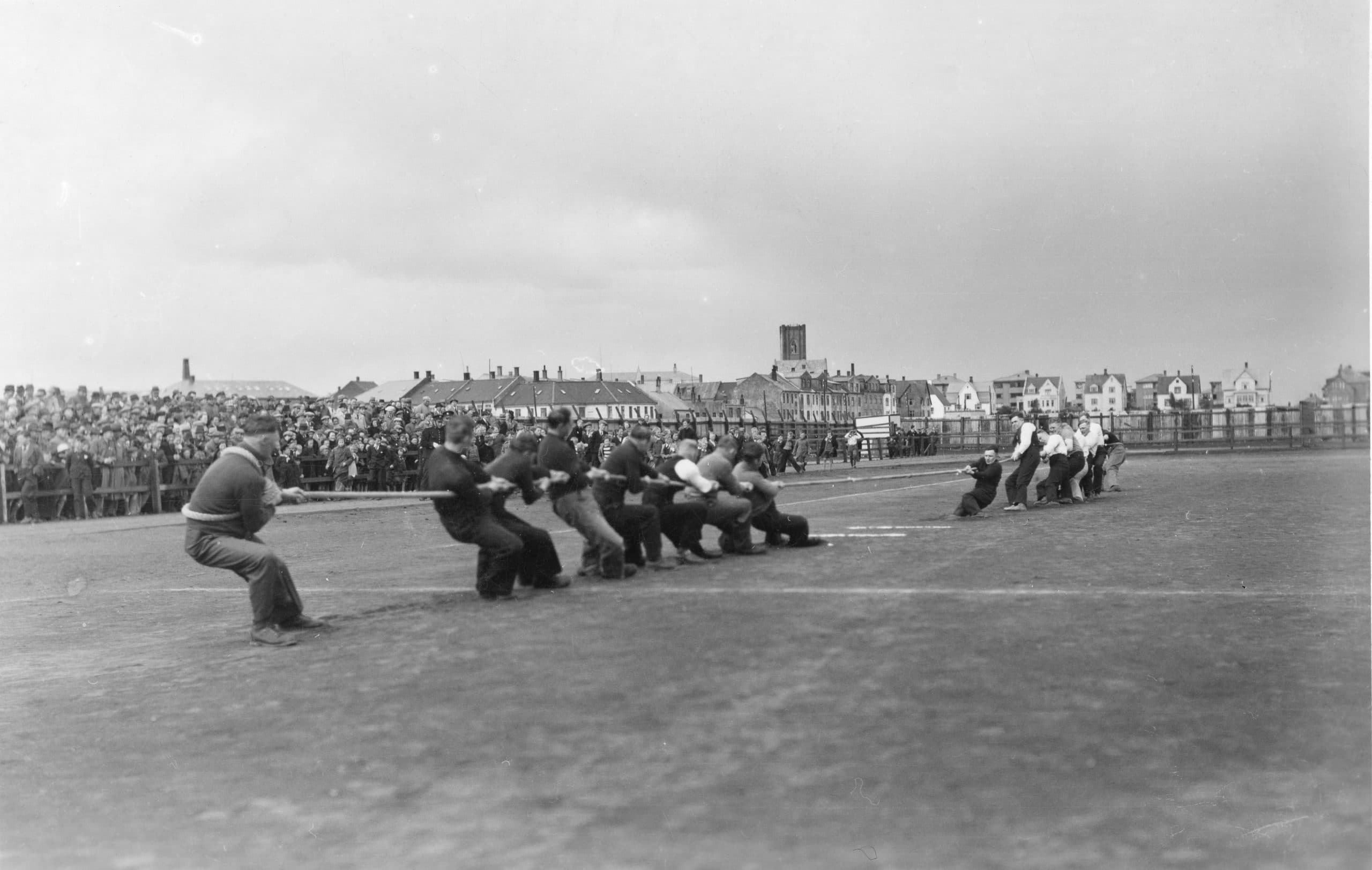 Um Sjómannadaginn image